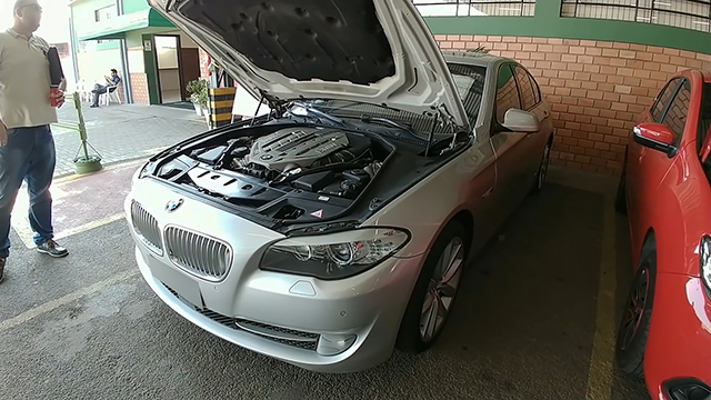 LOTE 050 BMW 550i 4.4 32V 