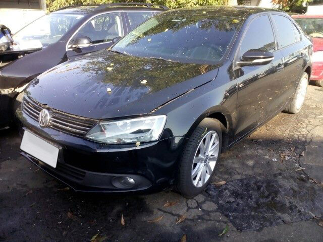 LOTE 015 Volkswagen Jetta 2.0 Trendline 2016