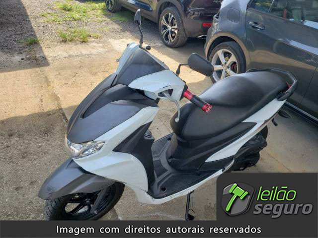 LOTE 052 - YAMAHA FLUO ABS 125 CVT 2023