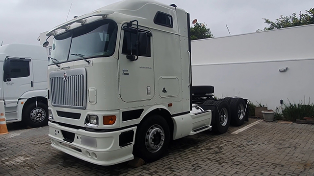 LOTE 021  Internacional 9800i 6x4 