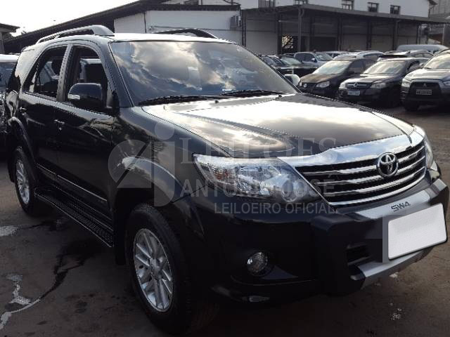 LOTE 037 - TOYOTA HILUX SW4 SR 2.7 16V VVT 2013